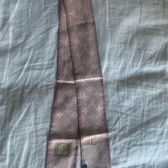 Louis Vuitton Silk Scarf - Picture 5 of 7